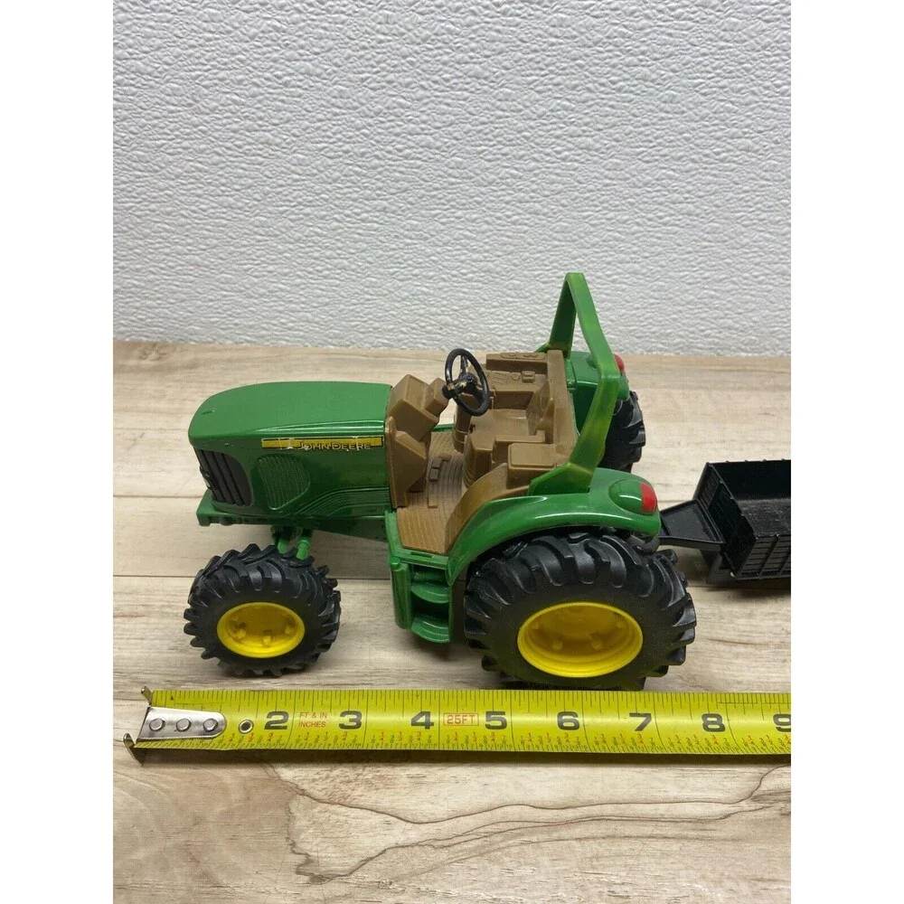 ERTL John Deere H0315WY00 Tractor And Vagon 1/16 Scale Metal & Plastic Toy